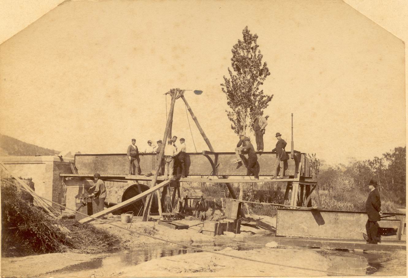 Construcción del puente sobre el Ridaura